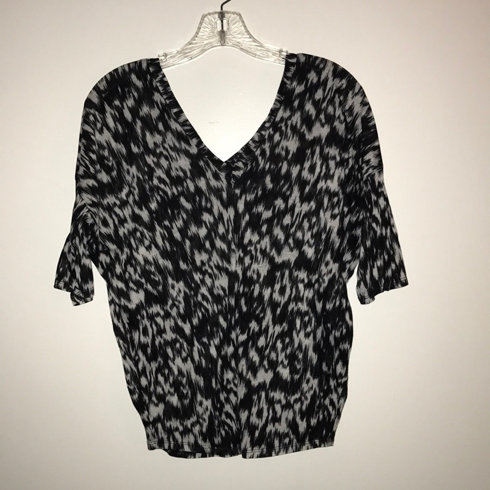 🔥PRICE DROP🔥Black and white express shirt